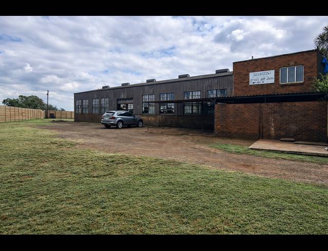 700M² WAREHOUSE FOR SALE IN MARIEVALE
